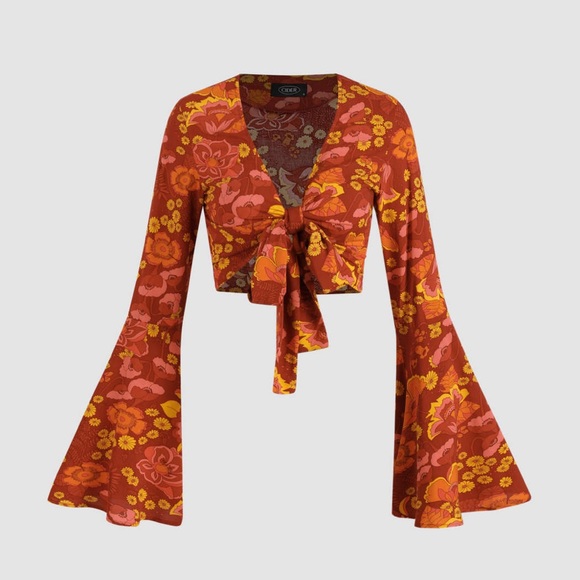 Cider Tops - Floral Front Tie Bell Sleeve Crop Top Large & Medium Shorts